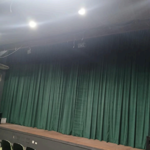 Cortina Nobre ou Boca de Cena (Motorizado).